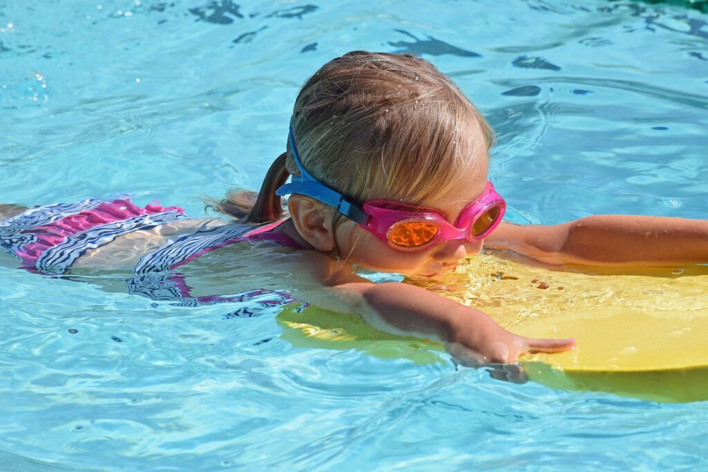 Stadtverordnetenversammlung: Änderungsantrag zu 21-F-64-0001-Teilhabe ermöglichen: Freier Eintritt ins Schwimmbad für Kinder und Jugendliche-